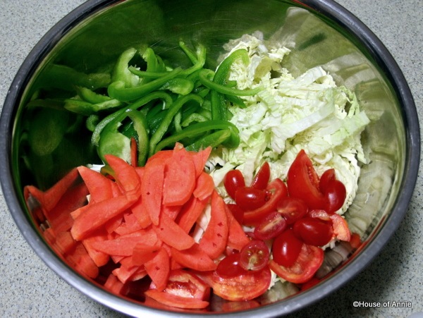 [Cabbage Tomatoes Carrots Bell Peppers[5].jpg]