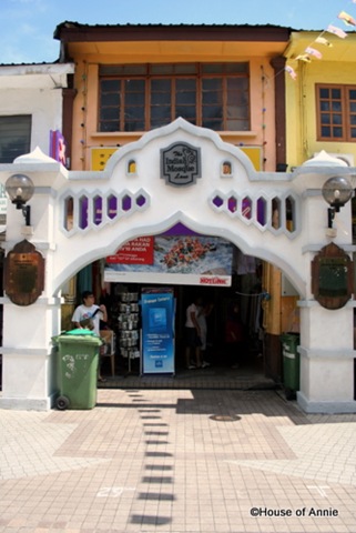 [India Street, Kuching[3].jpg]