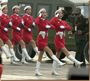 (091001) -- BEIJING, Oct. 1, 2009 (Xinhua) -- Militiawomen attending the celebrations for the 60th anniversary of the founding of the People's Republic of China, rehearse on the Tian'anmen Square in central Beijing, capital of China, Oct. 1, 2009. (Xinhua/Zhang Yanhui)  (lyi)