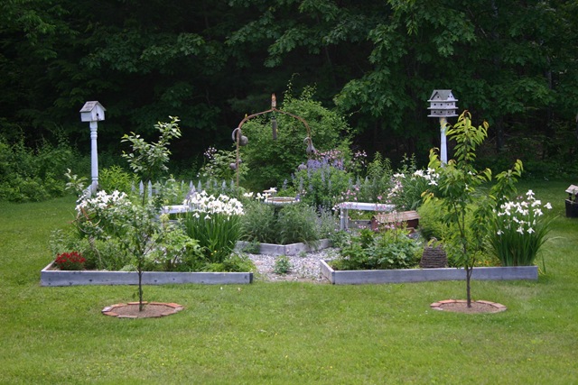 [Gardens001[9].jpg]