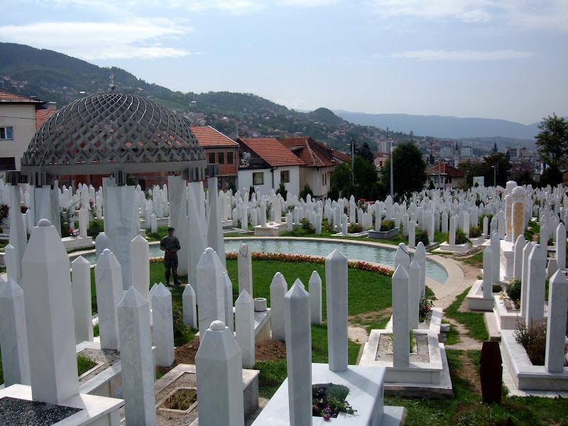 The grave of B&Hs first President
