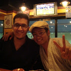 Yo y el buen Kousuke, andamos en el after después de los fuegos artificiales o hanabi como se les conoce allá. Dato inútil extra, estamos en un bar irlandes en el barrio Shibuya.