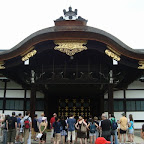 Esta estructura es llamada Shinmikurumayose, se construyo como una entrada al carruaje ceremonial de la coronación del Emperador Taisho en 1915.