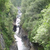 Der Fluss hat sich im Laufe der Jahre immer weiter nach unten gegraben