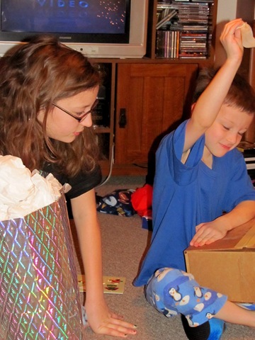 [opening presents[4].jpg]