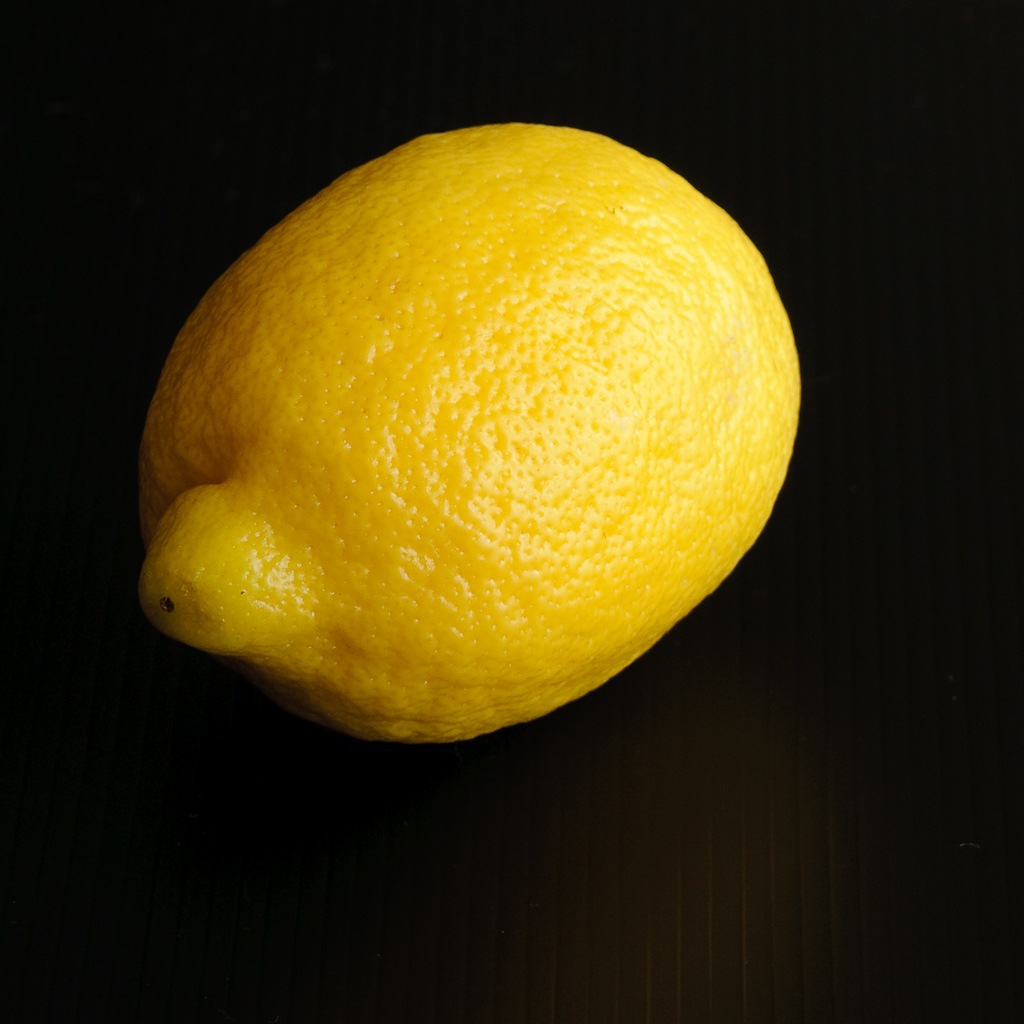 [lemon on black[8].jpg]