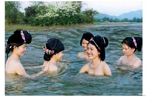 aohaiday.com - Lên Tây Bắc xem gái Thái tắm... tiên