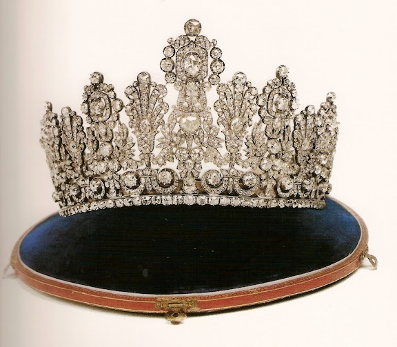 TIARAS I - Página 10 Escanear0012