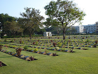 Geallieerdenbegraafplaats Kanchanaburi 30nov07.JPG