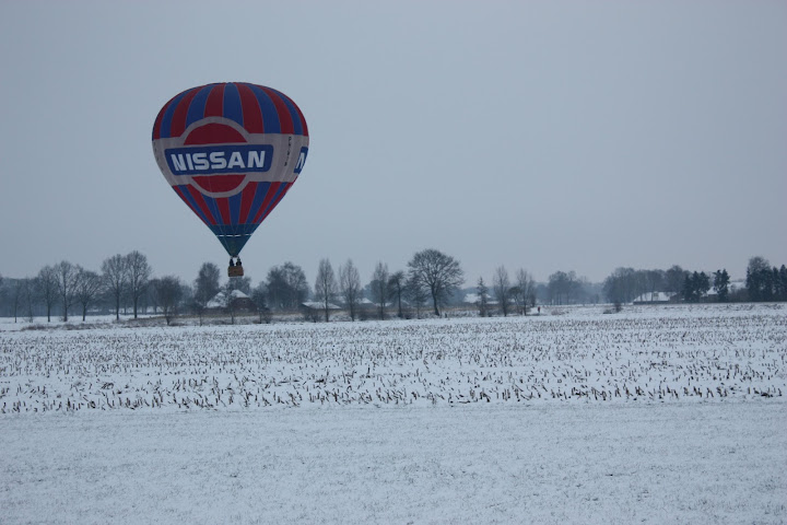 Ballonvaart met Nissan ballon in de sneeuw vanuit Exel naar Gaanderen