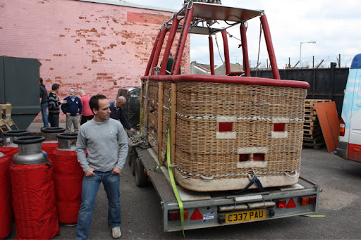Ophalen van de PH-BBS bij Cameron balloons in Bristol