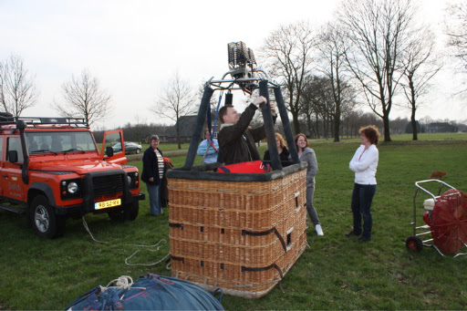 Ballonvaart vanuit Exel naar Oud Leusen met de Plus ballon en Peter Kelder