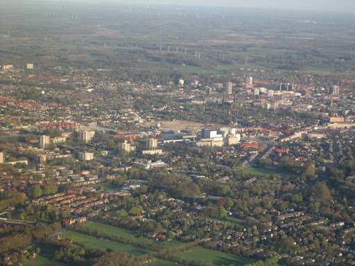 Ballonvaart vanuit Oldenzaal over Arke stadion in Enschede op 24-04-04