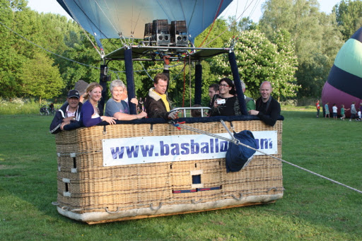 Mooie ballonvaart van Nieuwegein over Culemborg en Geldermalsen met een landing net achter Wadenoijen in Ophemert