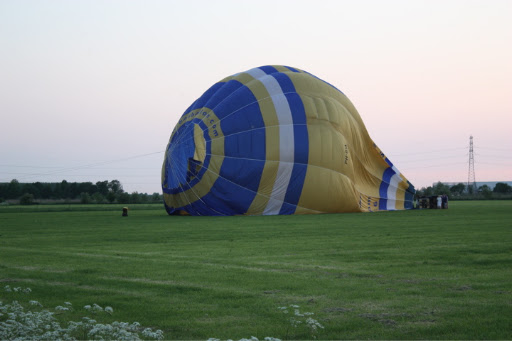 Mooie ballonvaart van Nieuwegein over Culemborg en Geldermalsen met een landing net achter Wadenoijen in Ophemert