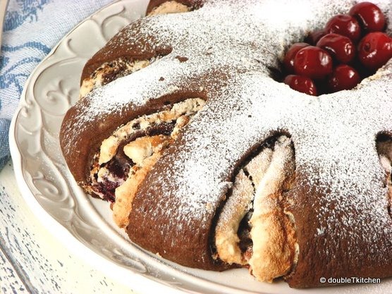 [yeasted meringue coffe cake 3[5].jpg]