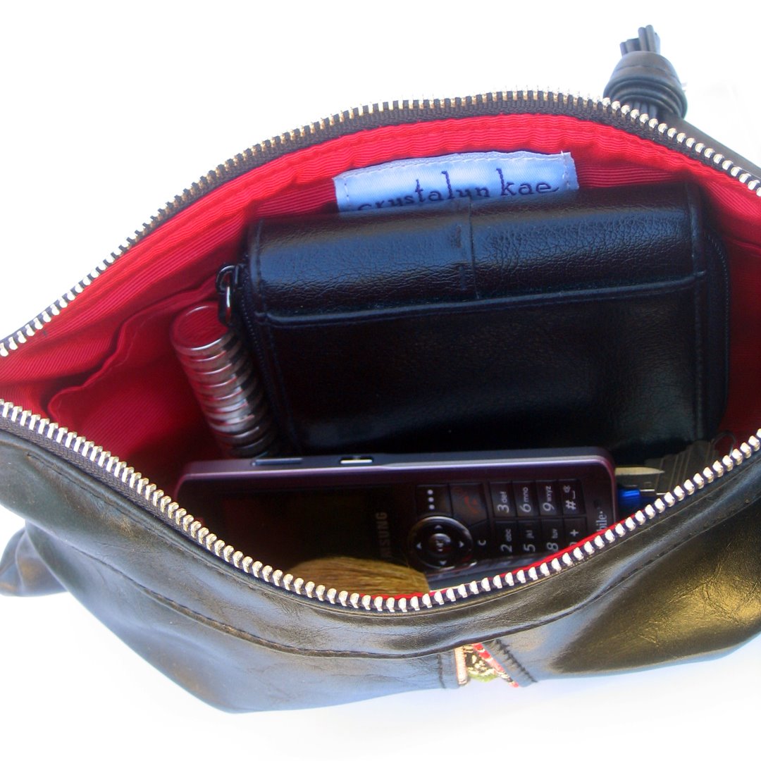 [black_red_roses_clutch_sq_02.jpg]