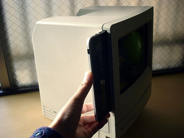 [Macintosh-Classic-iPad-Dock_2[4].jpg]