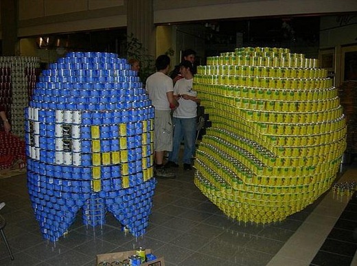  Esculturas nerds com latas e caixas