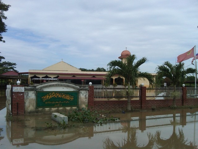 [Masjid Syarifah Fatimah selepas banjir 2[4].jpg]
