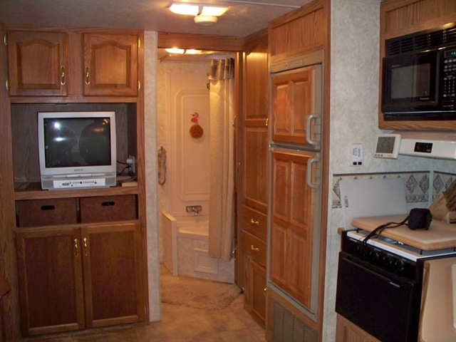 [Bobcat kitchen refrigerator side[2].jpg]
