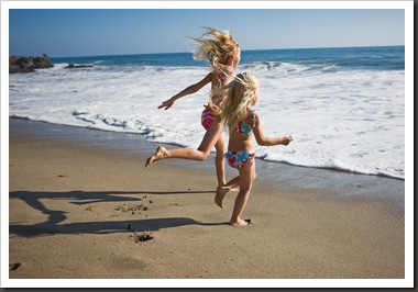 Kaylee and Makena Shepard at the beach