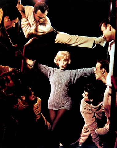 [marilyn-in-sweater-lets-make-love[8].jpg]