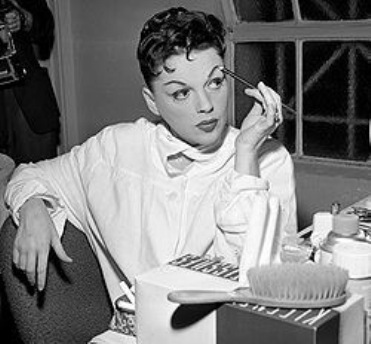 250px-Judy_Garland_at_Greek_Theater