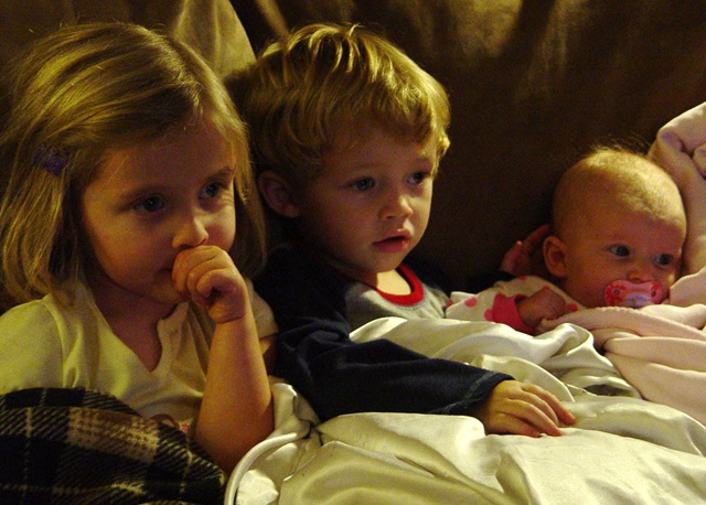 [watching movie[4].jpg]