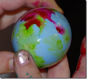 041009 Gym Mason BBall Easter Egg Dying 164