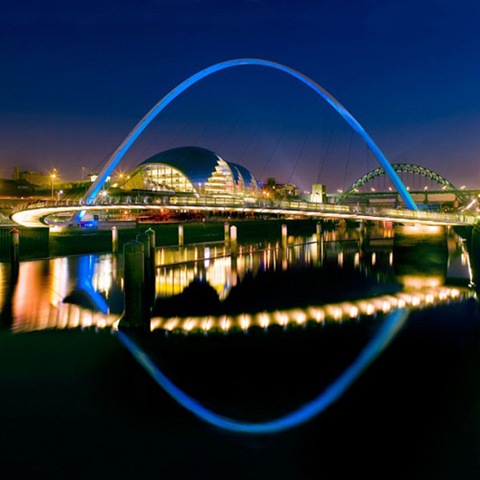 [Gateshead-Millennium-Bridge-Gateshead-to-Newcastle-UK[5].jpg]