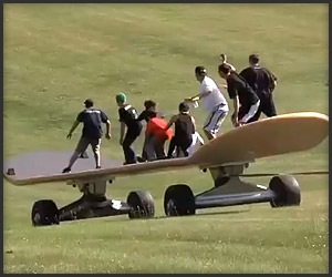THE WORLDS LARGEST SKATEBOARD