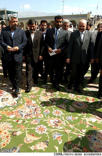 World's Largest Hand-Woven Carpet 04