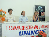Profa. Daniela Luchesi, coordenadora dos cursos da Uninove Bauru, fazendo a abertura da II Semana de Extensão Universitária.