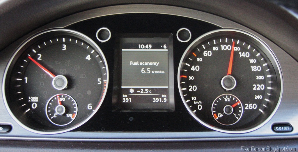 [Volkswagen Passat 2011 TDI Masters BlueMotion - Instrumentering[2].jpg]