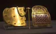 [800px-Sutton.Hoo.ShoulderClasp.RobRoy[5].jpg]