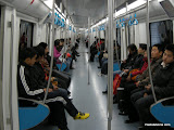 El metro de Beijing, con los vagones ampalmados a modo de gusano eterno. Muy comodo, barato e imprescindible para moverte.