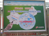 Tras los enfrentamientos de julio'09, las autoridades chinas cortaron internet. Toda? No! puedes visitar los lugares con la informacion oficial del regimen sobre el tema. La censura en China se justifica como “una manera de guiar la opinion publica para evitar tensiones”.