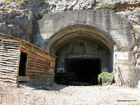 Los bunkers abundan por doquier. Algunos estan reutilizados sabiamente.