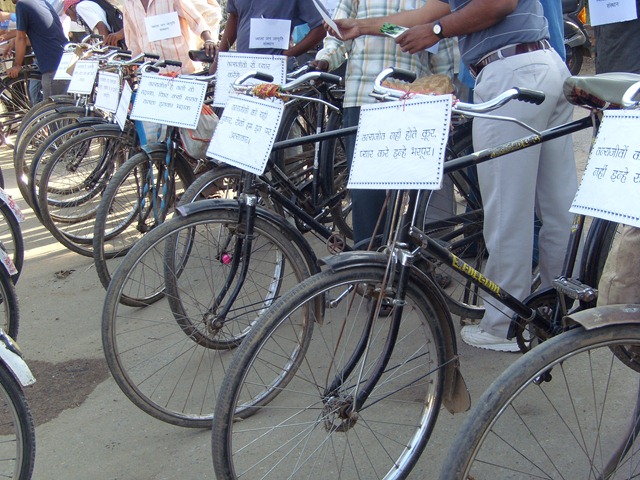 [1 Bikes ready to rally with environmental messages[2].jpg]