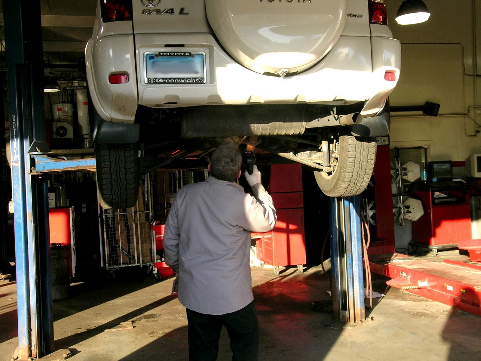 [under-car[3].jpg]