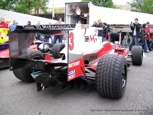 http://lh4.ggpht.com/_NLgadZyyLjw/ShFrWvJgt6I/AAAAAAAAD8o/3mDKc3NhDNc/s512/GP_De_PAU_2009%20338.jpg
