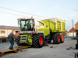 ClaasJaguar900CSLFieldshuttle3.jpg