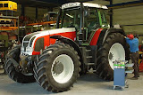 Fendt_redwhite_1.jpg