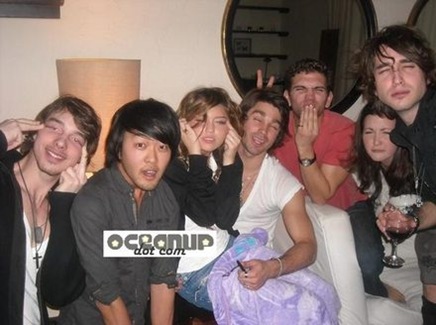 miley-justin-3-thumb-440x328