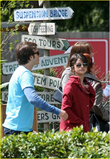selena-gomez-capilano-cute-01
