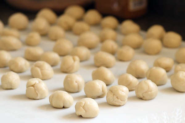 [Cinnamon-Bubble-Buns-1-for-web-Edit[3].jpg]