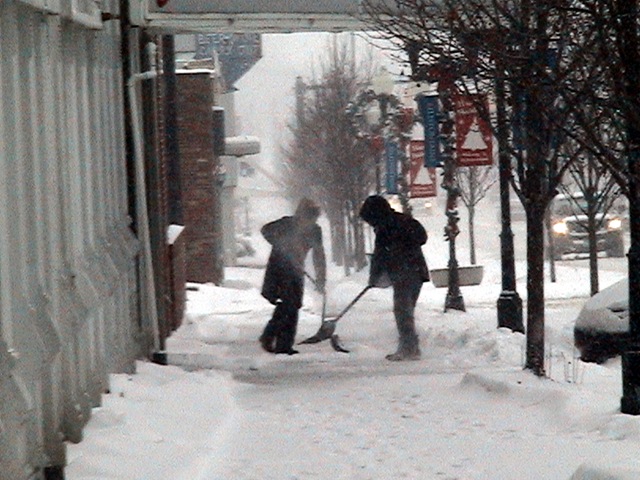 [Snow shovelers I on Main Street from snow storm 1-7-10[4].jpg]