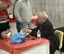 Earle Bruce signs at autograph at Eagles Buckeye Spectacular from 11-6-09