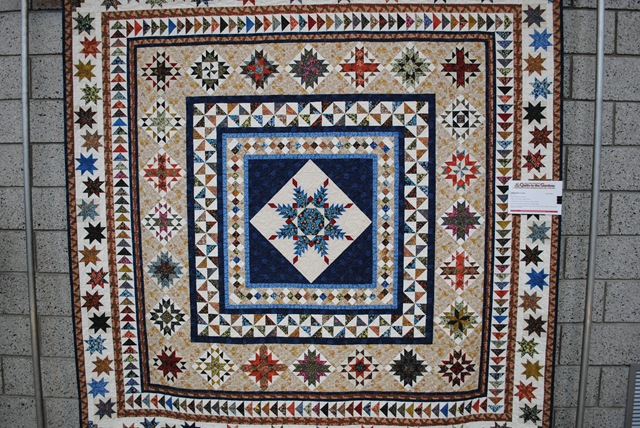 [Quilts in the Gardens 2011 004[3].jpg]